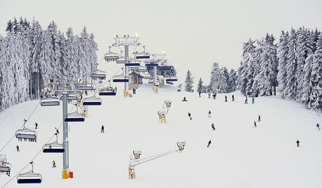 zimna dovolenka svah zjazdovka lyzovacka hory